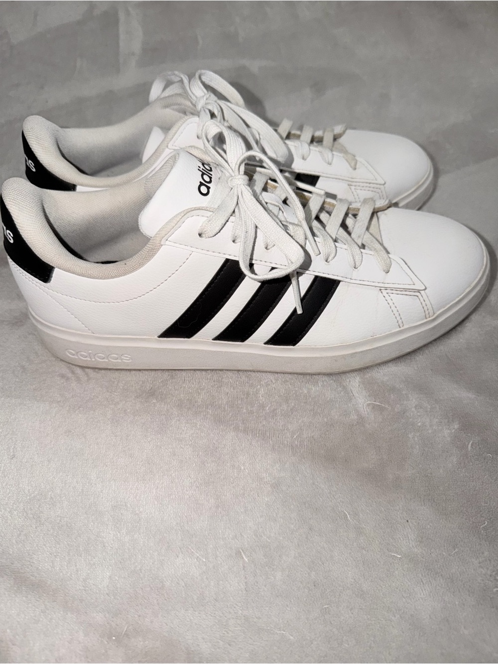 adidas Grand Court 2.0  EUC
